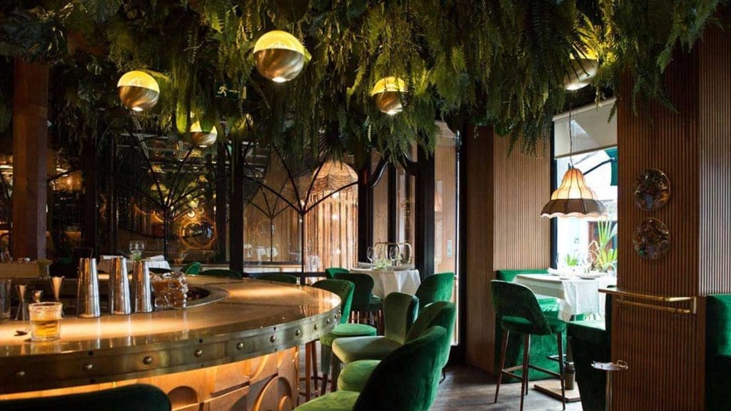 Restaurante de alta cocina con diseño elegante y atmósfera exclusiva en La Moraleja